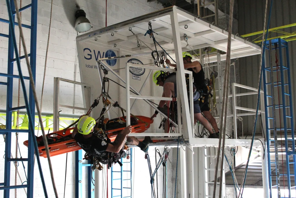 Curso GWO BST en Barcelona: cómo acceder al sector eólico con formación profesional. Casos reales. 5 Curso de rescate nivel 2