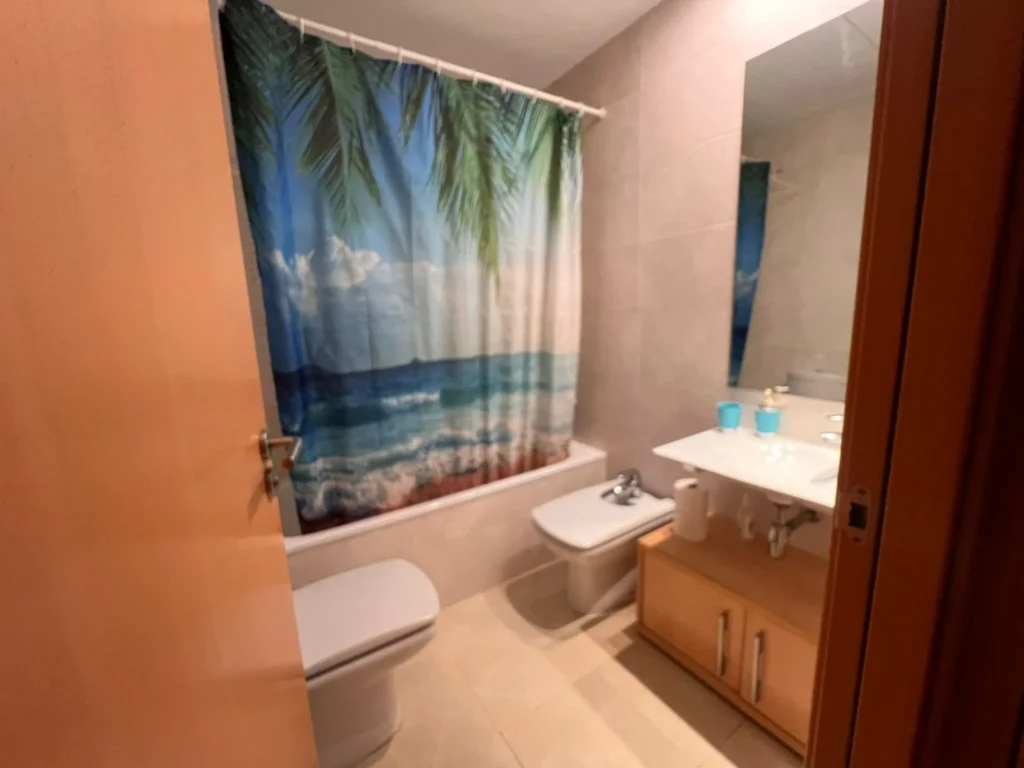 Accommodation for TTR Students in Barcelona 6 Bathroom 2 TTR Lodging