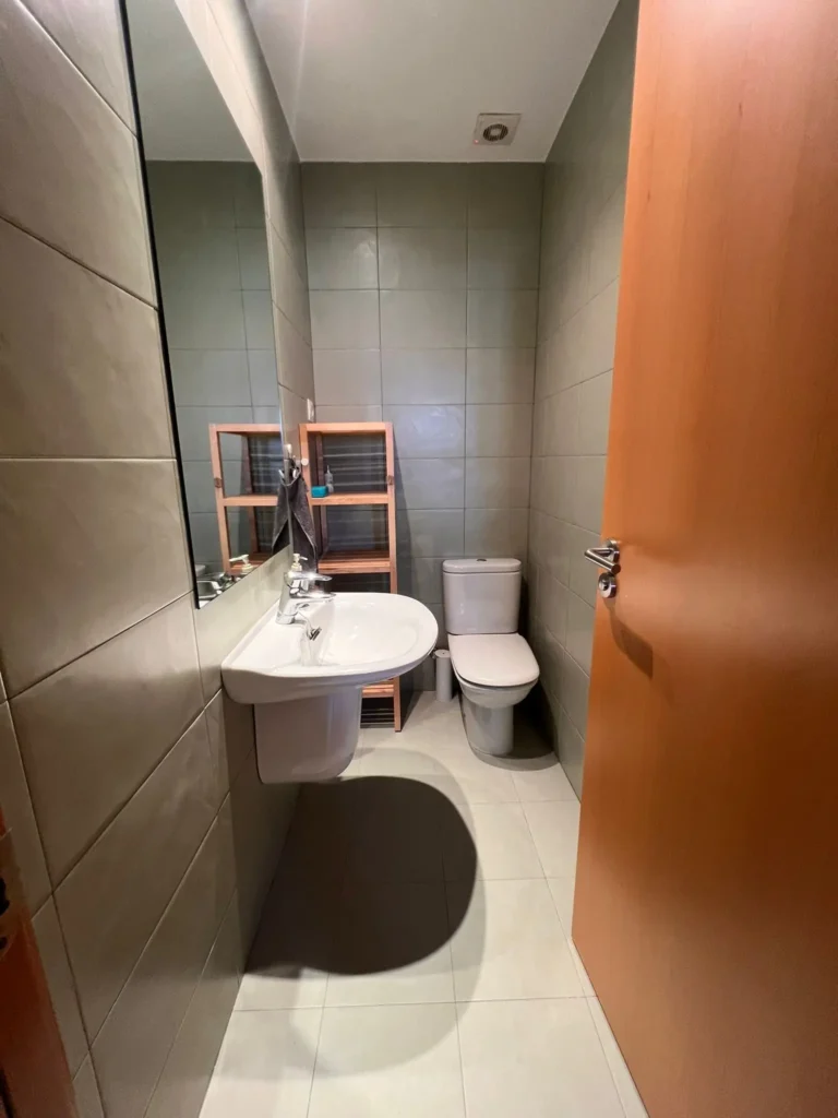 Accommodation for TTR Students in Barcelona 7 TTR Bathroom Lodging