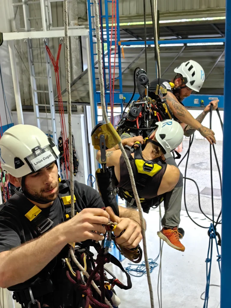 Curso trabajo en alturas o trabajos verticales: qué formación necesitas realmente 3 Curso trabajo en alturas o trabajos verticales