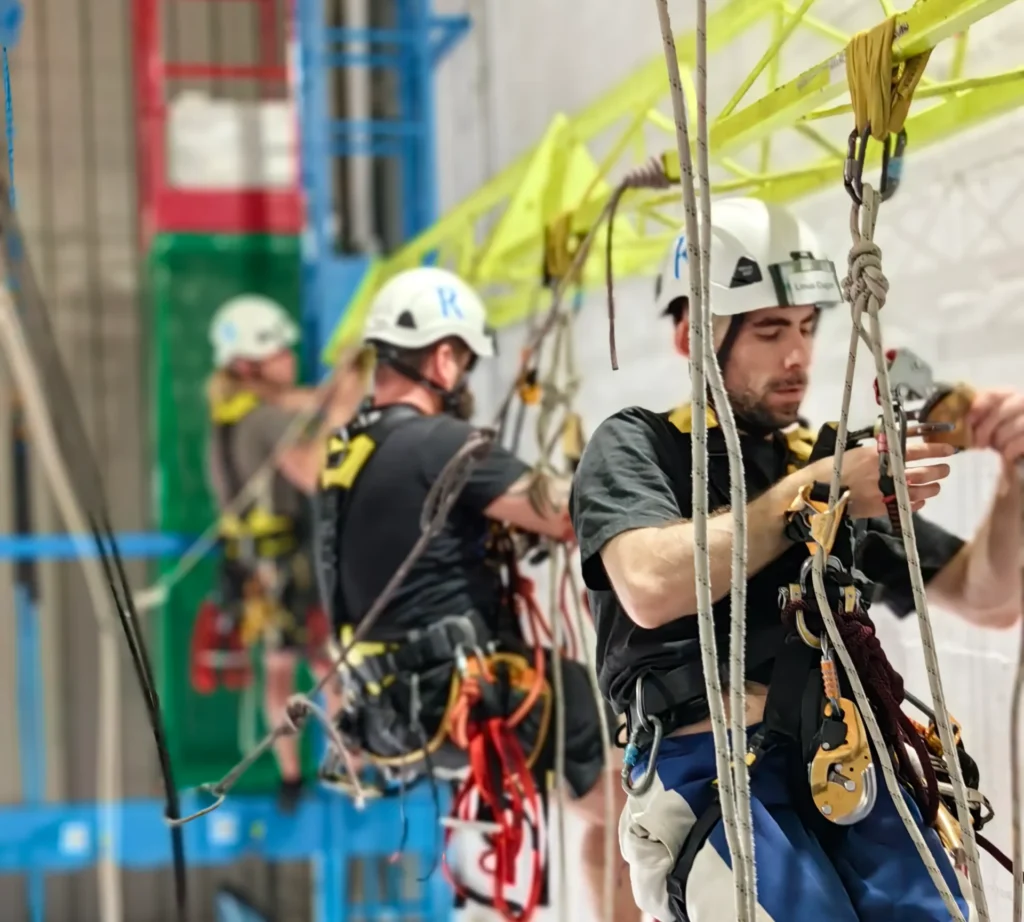 Guía completa certificación IRATA 2026: curso, renovación, requisitos y salidas laborales 1 Guia certificacion IRATA 2026 scaled e1773414813860
